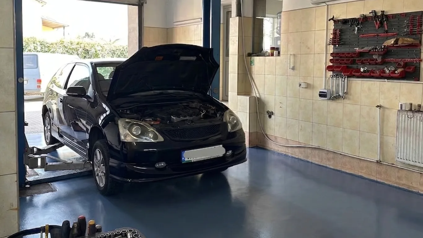Mechanika pojazdowa w Warsztacie Komandir na Targówku w Warszawie